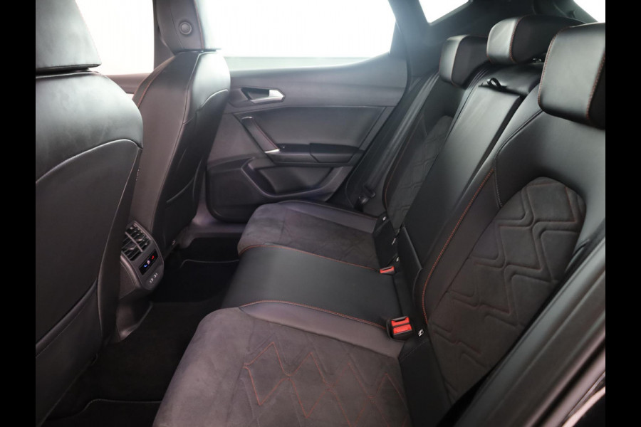 Seat Leon 1.5 eTSI FR Business Intense 150 pk Automaat | Navigatie | Parkeersensoren (Park assist) | Achteruitrijcamera | Elektr. bestuurdersstoel met geheugen | Keyless | Stoel/stuur verwarming |