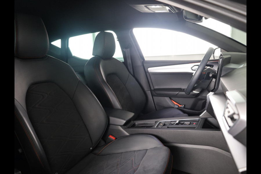 Seat Leon 1.5 eTSI FR Business Intense 150 pk Automaat | Navigatie | Parkeersensoren (Park assist) | Achteruitrijcamera | Elektr. bestuurdersstoel met geheugen | Keyless | Stoel/stuur verwarming |