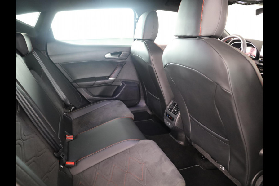 Seat Leon 1.5 eTSI FR Business Intense 150 pk Automaat | Navigatie | Parkeersensoren (Park assist) | Achteruitrijcamera | Elektr. bestuurdersstoel met geheugen | Keyless | Stoel/stuur verwarming |