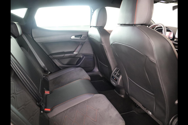 Seat Leon 1.5 eTSI FR Business Intense 150 pk Automaat | Navigatie | Parkeersensoren (Park assist) | Achteruitrijcamera | Elektr. bestuurdersstoel met geheugen | Keyless | Stoel/stuur verwarming |