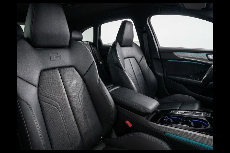 Audi A5 Avant S edition e-hybrid 299 pk | Techniek pakket plus | S line zwart leder-kunstleder | Optiekpakket zwart-glanzend | Trekhaak, elektr. wegklapbaar |