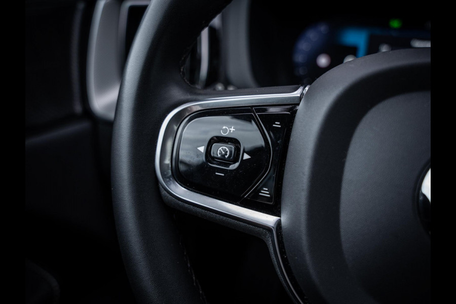 Volvo XC60 2.0 T6 Plug-in hybrid AWD Plus Dark - Long Range l Pano l Trekhaak l 360cam