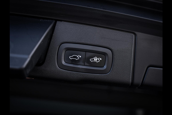 Volvo XC60 2.0 T6 Plug-in hybrid AWD Plus Dark - Long Range l Pano l Trekhaak l 360cam