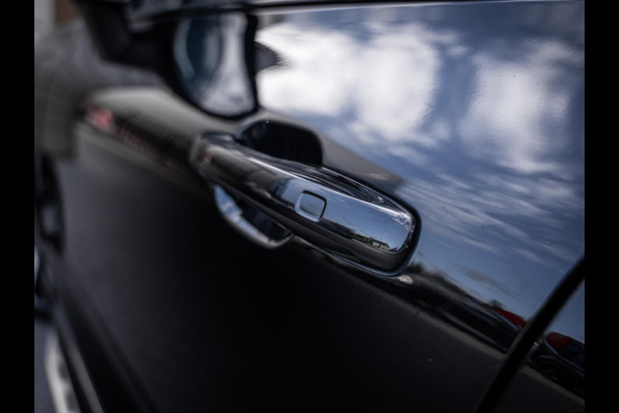 Volvo XC60 2.0 T6 Plug-in hybrid AWD Plus Dark - Long Range l Pano l Trekhaak l 360cam