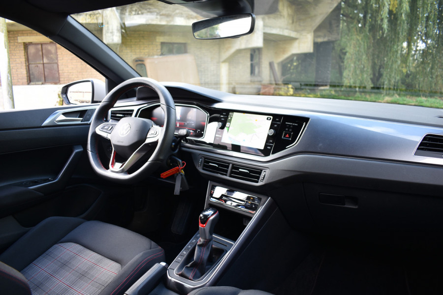 Volkswagen Polo 2.0 TSI 210PK DSG GTI-SPORT LED/CARPLAY/PDC