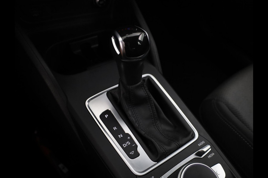 Audi Q2 35 TFSI Business Edition 150pk | Climatronic | Apple Carplay/Android Auto | Cuise control | LED koplampen | Lichtmetalen velgen 17" | Navigatiesysteem full map