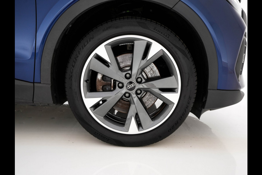 Audi Q4 e-tron 40 Launch Edition 77 kWh [3-Fase-11kW] {SoH-94%} (INCL-BTW) *SONOS-SOUND | HEATED-COMFORTSEATS | DIGI-COCKPIT | DAB+ | PRIVACY-GLASS | ECC | PDC | CRUISE | 20''ALU*