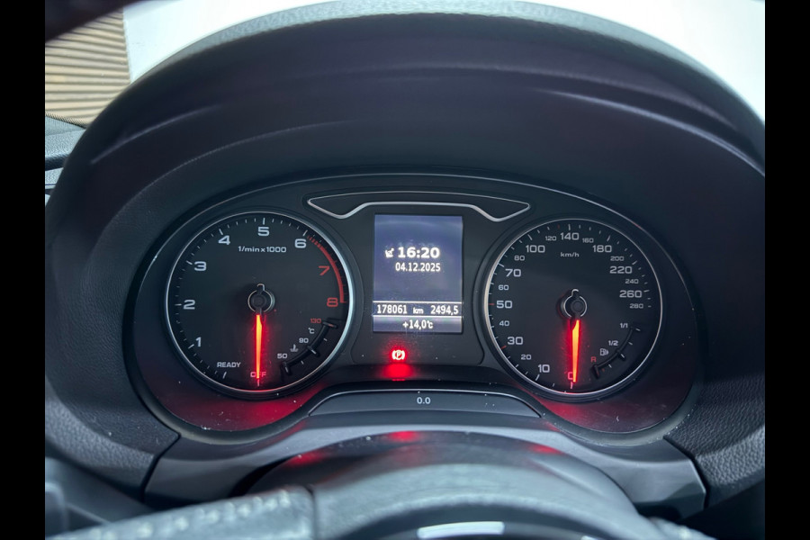 Audi A3 Sportback 1.5 TFSI CoD Sport S-Line Edition | Pano | Cruise | 18 Inch | Sportstoelen | LED | Navigatie | Trekhaak| NAP |