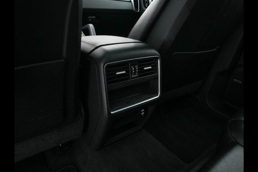 Porsche Cayenne Coupé 3.0 E-Hybrid AWD (Plug-in) {SoH-94%} (INCL-BTW) Aut. *PANO | LEATHER | FULL-LED | SPORT-CHRONO | TOPVIEW | ADAPTIVE-CRUISE | BOSE-AUDIO | DAB+ | NAVI-FULLMAP | SPORTSEATS | SHIFTPADDLES | KEYLESS | ECC | PDC | 20"AL
