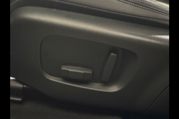 Land Rover Range Rover Evoque 1.5 P300e R Dynamic | Pano | Carplay | Camera | Stoelverwarming