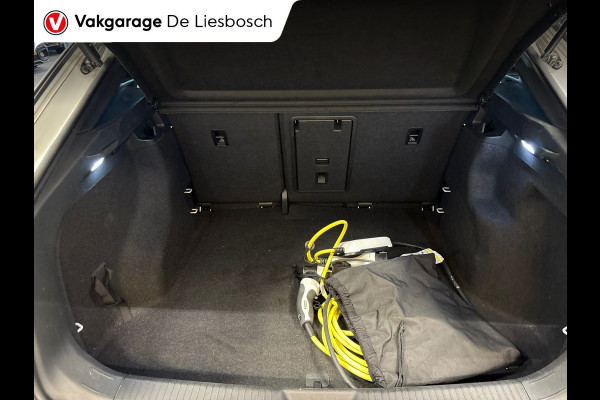 Volkswagen ID.5 Pro 77 kWh / Soh 95,2 / warmtepomp / trekhaak / head up / memory / carplay