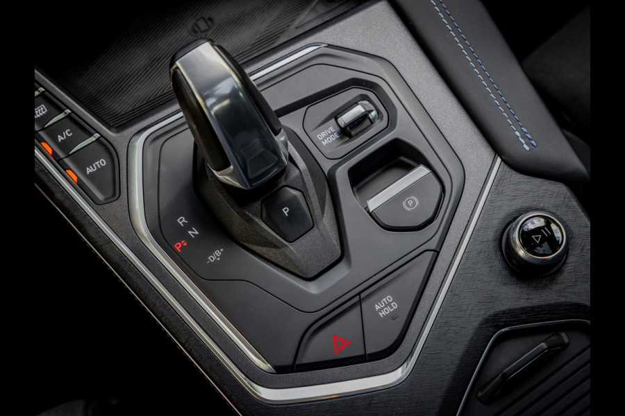 Lynk & Co 01 1.5 Plug-In Hybrid 262pk BLACKED OUT | 360 Camera | Panoramadak