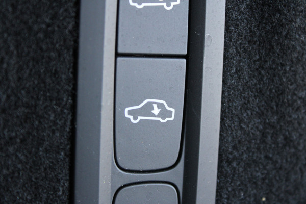 Volvo XC60 2.0 T8 Ultra Bright | Luchtvering | Massage | H/K | Head-Up