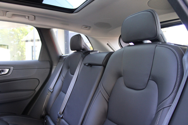 Volvo XC60 2.0 T8 Ultra Bright | Luchtvering | Massage | H/K | Head-Up