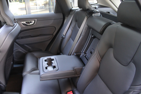 Volvo XC60 2.0 T8 Ultra Bright | Luchtvering | Massage | H/K | Head-Up
