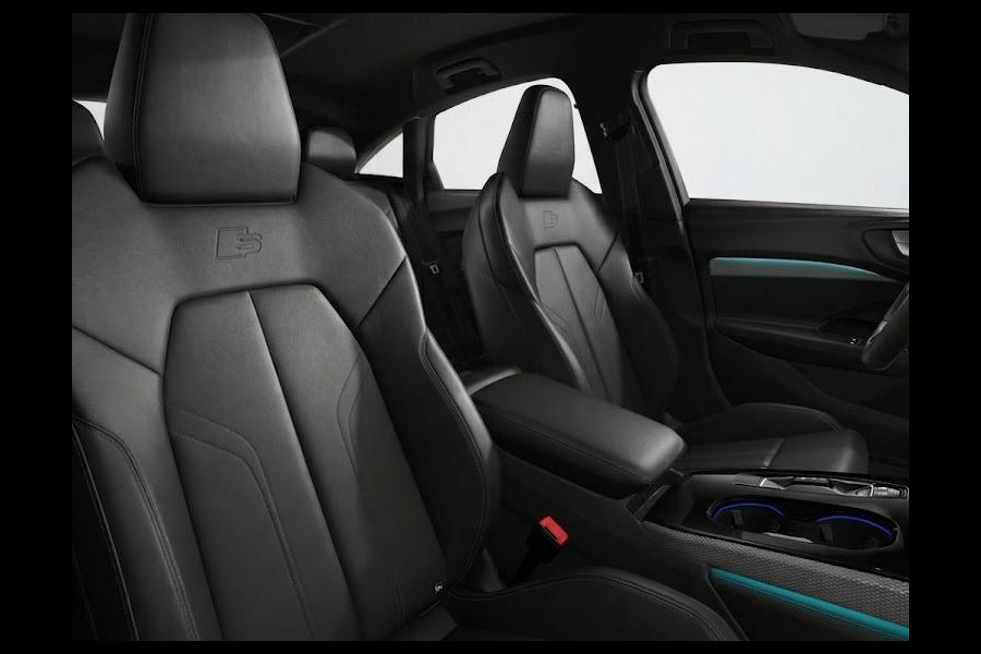 Audi A5 S edition e-hybrid 299 pk | Techniek pakket plus | Trekhaak, elektr. wegklapbaar | Optiekpakket zwart-glanzend | S line zwart leder-kunstleder |