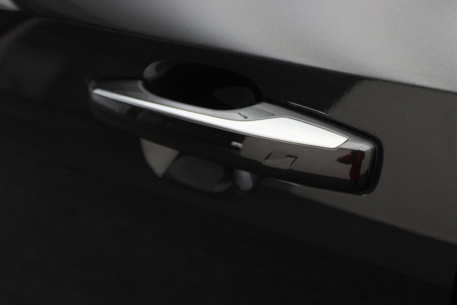Lynk & Co 01 1.5 Plug-in Hybrid 360° Camera, Panoramadak, Apple Carplay, ACC, Keyless, Zwarte hemel,, LED, 20''
