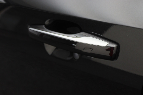 Lynk & Co 01 1.5 Plug-in Hybrid 360° Camera, Panoramadak, Apple Carplay, ACC, Keyless, Zwarte hemel,, LED, 20''