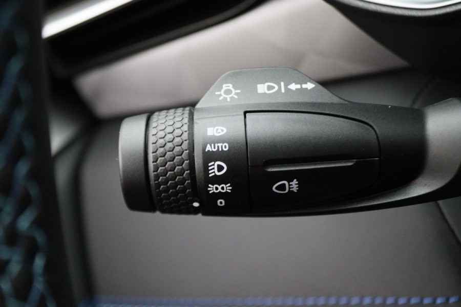 Lynk & Co 01 1.5 Plug-in Hybrid 360° Camera, Panoramadak, Apple Carplay, ACC, Keyless, Zwarte hemel,, LED, 20''