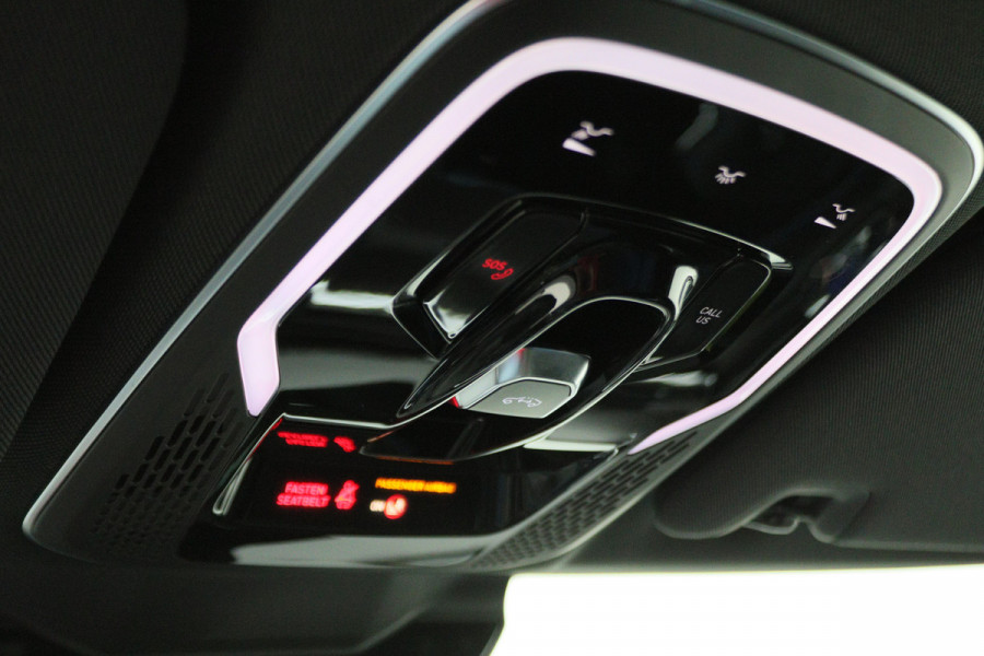 Lynk & Co 01 1.5 Plug-in Hybrid 360° Camera, Panoramadak, Apple Carplay, ACC, Keyless, Zwarte hemel,, LED, 20''