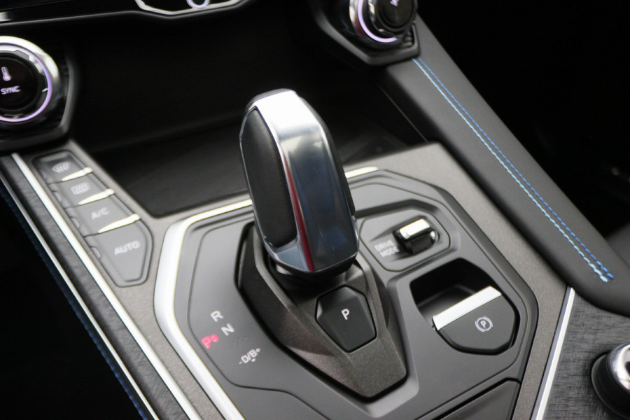 Lynk & Co 01 1.5 Plug-in Hybrid 360° Camera, Panoramadak, Apple Carplay, ACC, Keyless, Zwarte hemel,, LED, 20''