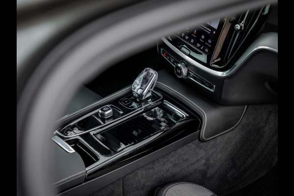 Volvo V60 2.0 T6 Plug-in hybrid AWD Plus Dark | Trekhaak | 360 Camera