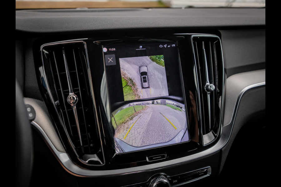 Volvo V60 2.0 T6 Plug-in hybrid AWD Plus Dark | Trekhaak | 360 Camera