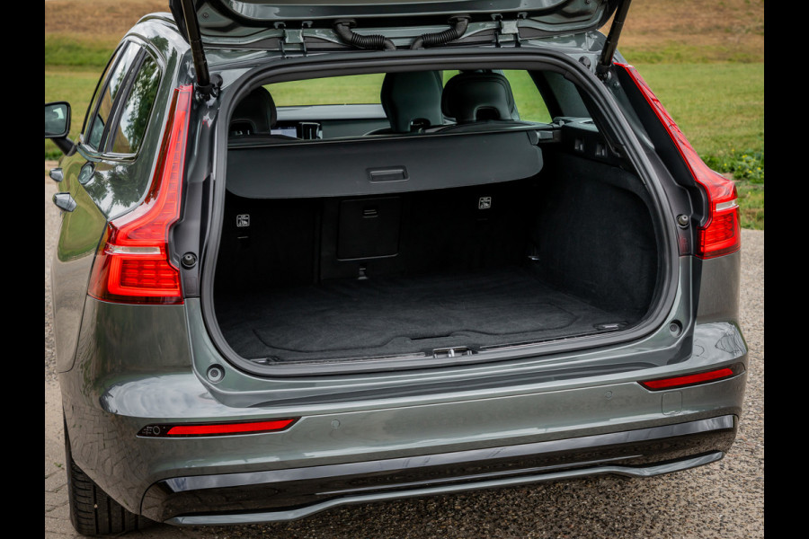 Volvo V60 2.0 T6 Plug-in hybrid AWD Plus Dark | Trekhaak | 360 Camera