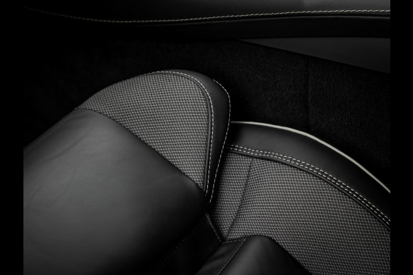 Volvo V60 2.0 T6 Plug-in hybrid AWD Plus Dark | Trekhaak | 360 Camera