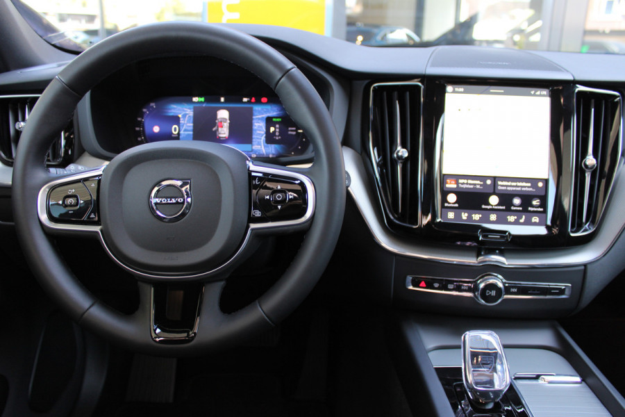 Volvo XC60 2.0 T6 Plug-in hybrid AWD Plus Black Edition | Panoramadak | H/K | Camera | Leder