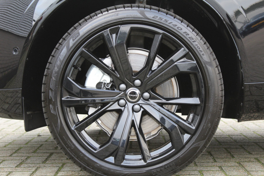 Volvo XC60 2.0 T6 Plug-in hybrid AWD Plus Black Edition | Panoramadak | H/K | Camera | Leder