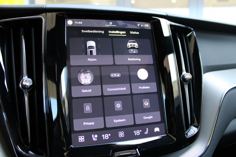 Volvo XC60 2.0 T6 Plug-in hybrid AWD Plus Black Edition | Panoramadak | H/K | Camera | Leder