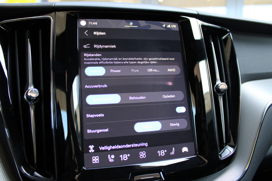 Volvo XC60 2.0 T6 Plug-in hybrid AWD Plus Black Edition | Panoramadak | H/K | Camera | Leder