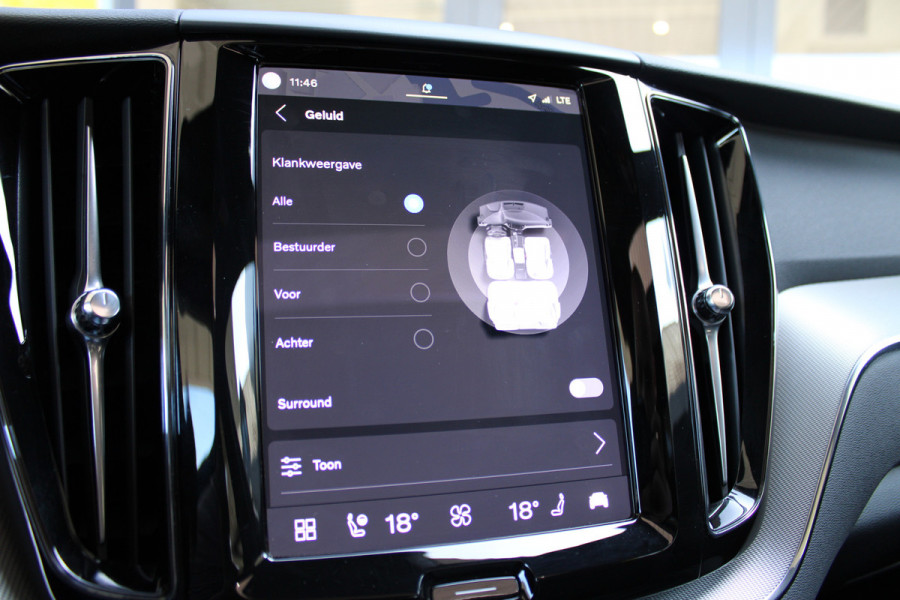 Volvo XC60 2.0 T6 Plug-in hybrid AWD Plus Black Edition | Panoramadak | H/K | Camera | Leder