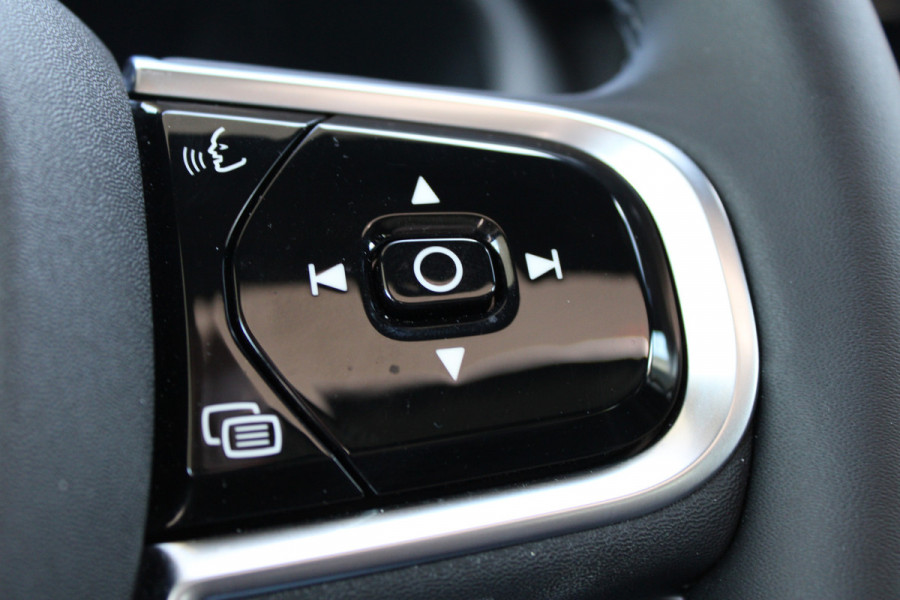 Volvo XC60 2.0 T6 Plug-in hybrid AWD Plus Black Edition | Panoramadak | H/K | Camera | Leder