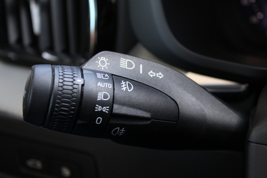 Volvo XC60 2.0 T6 Plug-in hybrid AWD Plus Black Edition | Panoramadak | H/K | Camera | Leder