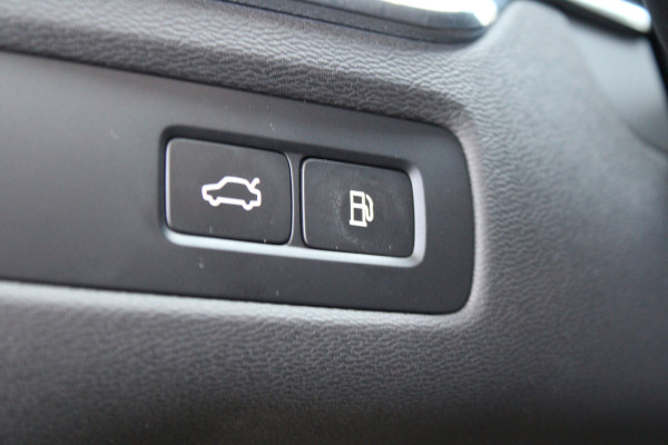 Volvo XC60 2.0 T6 Plug-in hybrid AWD Plus Black Edition | Panoramadak | H/K | Camera | Leder