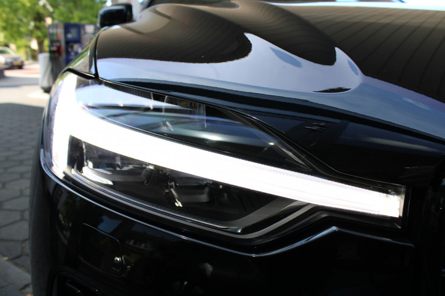 Volvo XC60 2.0 T6 Plug-in hybrid AWD Plus Black Edition | Panoramadak | H/K | Camera | Leder