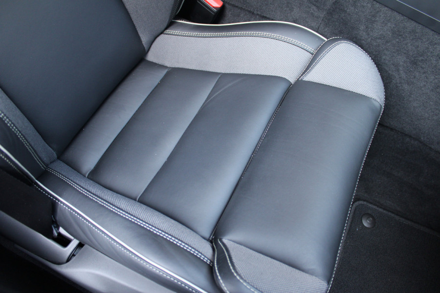 Volvo XC60 2.0 T6 Plug-in hybrid AWD Plus Black Edition | Panoramadak | H/K | Camera | Leder