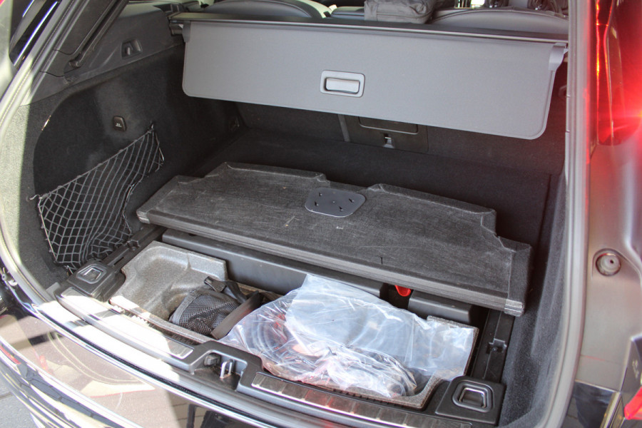 Volvo XC60 2.0 T6 Plug-in hybrid AWD Plus Black Edition | Panoramadak | H/K | Camera | Leder