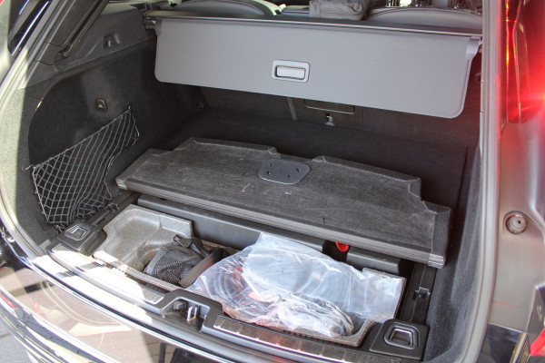 Volvo XC60 2.0 T6 Plug-in hybrid AWD Plus Black Edition | Panoramadak | H/K | Camera | Leder