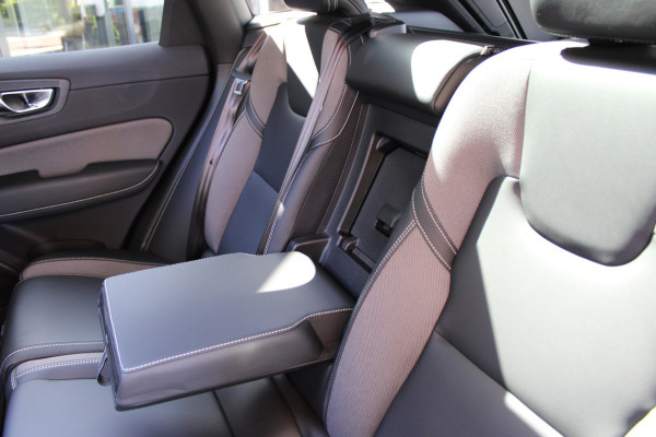 Volvo XC60 2.0 T6 Plug-in hybrid AWD Plus Black Edition | Panoramadak | H/K | Camera | Leder