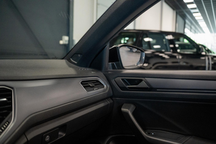 Volkswagen T-Roc Cabrio 1.5 TSI R-Line *BEATS Sound-systeem / Winterpakket / LED-Koplamp / Black-Style / Leerpakket Vienna / Keyless*