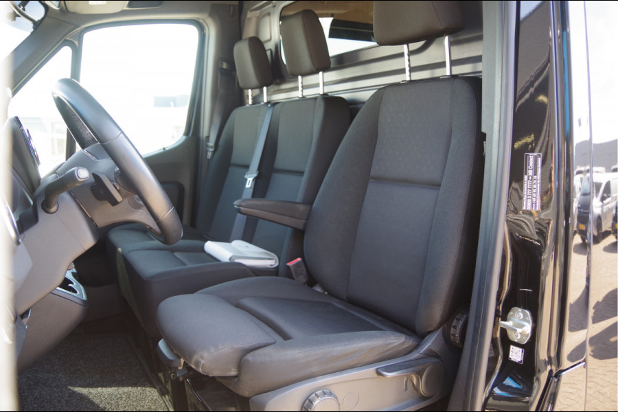 Mercedes-Benz Sprinter 319 3.0 CDI V6 L2H2 3-ZITS, AUT. LED, 3.5T TREKHAAK, MBUX 10'', STANDKACHEL, ZONNEKLEP, VOORSPOILER, KUNSTSTOFDELEN IN KLEUR, CA