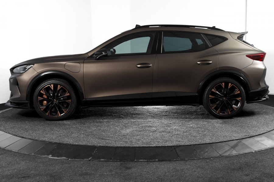 CUPRA Formentor 1.5 TSI e-Hybrid 272 PK VZ Extreme | Maxton Design | Bronze Matt | S/K-Panodak | Sennheiser | Elek. stoelen | Matrix LED | Adapt. Cruise | Stoel-+stuurverw. | Camera | NAV+App. Connect | Elek. Klep | LM 19" | 8666