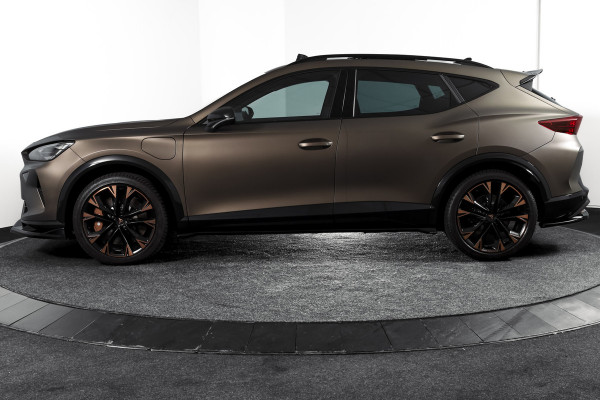 CUPRA Formentor 1.5 TSI e-Hybrid 272 PK VZ Extreme | Maxton Design | Bronze Matt | S/K-Panodak | Sennheiser | Elek. stoelen | Matrix LED | Adapt. Cruise | Stoel-+stuurverw. | Camera | NAV+App. Connect | Elek. Klep | LM 19" | 8666