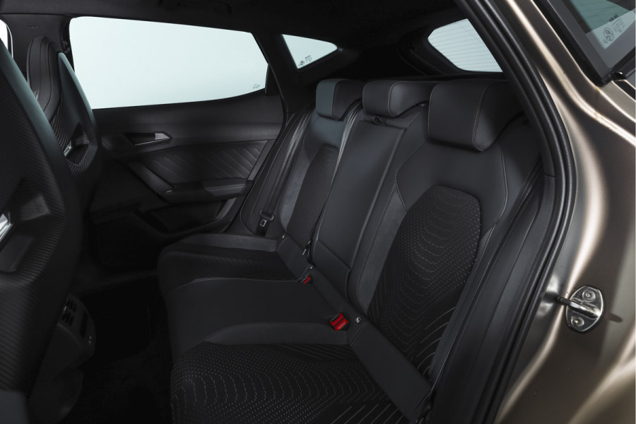 CUPRA Formentor 1.5 TSI e-Hybrid 272 PK VZ Extreme | Maxton Design | Bronze Matt | S/K-Panodak | Sennheiser | Elek. stoelen | Matrix LED | Adapt. Cruise | Stoel-+stuurverw. | Camera | NAV+App. Connect | Elek. Klep | LM 19" | 8666