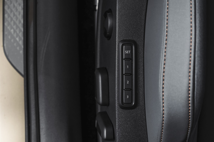 CUPRA Formentor 1.5 TSI e-Hybrid 272 PK VZ Extreme | Maxton Design | Bronze Matt | S/K-Panodak | Sennheiser | Elek. stoelen | Matrix LED | Adapt. Cruise | Stoel-+stuurverw. | Camera | NAV+App. Connect | Elek. Klep | LM 19" | 8666