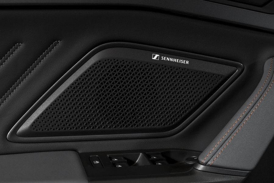 CUPRA Formentor 1.5 TSI e-Hybrid 272 PK VZ Extreme | Maxton Design | Bronze Matt | S/K-Panodak | Sennheiser | Elek. stoelen | Matrix LED | Adapt. Cruise | Stoel-+stuurverw. | Camera | NAV+App. Connect | Elek. Klep | LM 19" | 8666