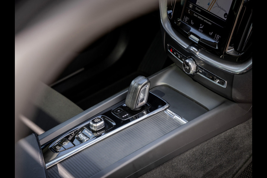 Volvo XC60 2.0 T8 Twin Engine AWD Momentum Pro | Panoramadak | Trekhaak